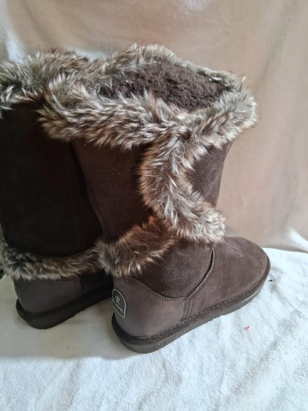 Woman's nwt size 7 Bearpaw Sheila tall winter boots